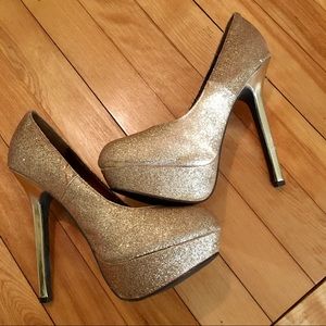 Gold glitter platform round toe pumps
